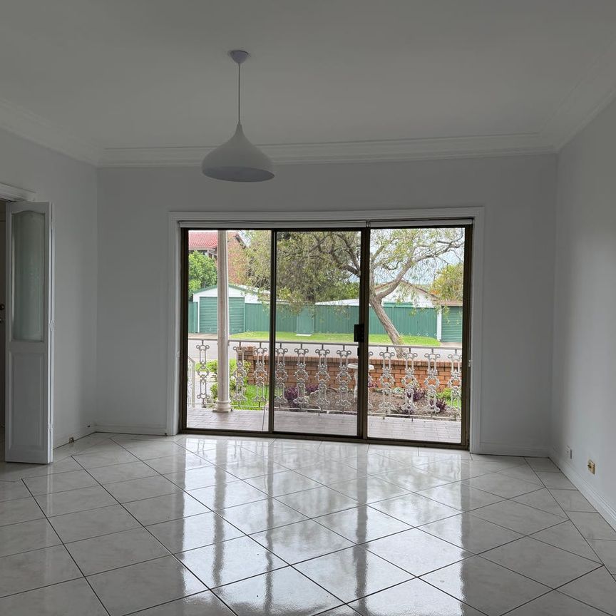 Freshly Painted Large Family Home - Photo 1