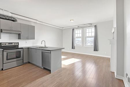 For Lease - 657 Barton Street Unit# 302, Hamilton, Ontario - Photo 2