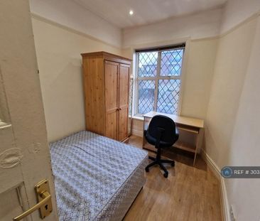 3 bedroom flat to rent - Photo 3