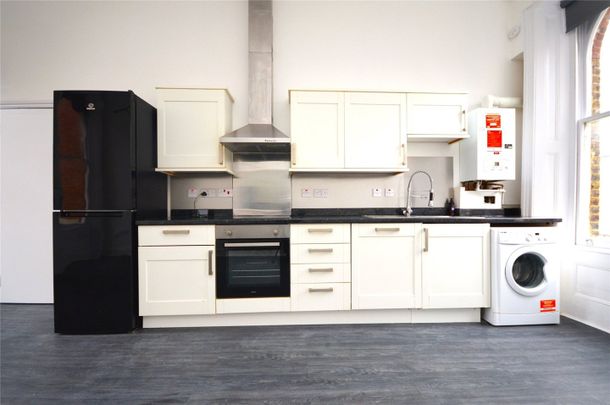 3 Bed Flat, Cargreen Road, SE25 - Photo 1