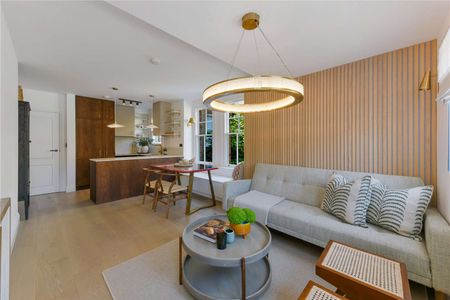 A recently refurbished two bedroom apartment with a private roof terrace and plenty of natural light located on Albert Bridge Road. - Photo 3