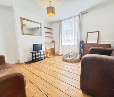 4 bedroom end of terrace house to rent - Photo 1
