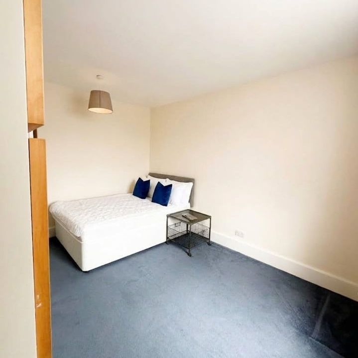 Room in a Shared House, Boundaries Road, SW12 - Photo 1