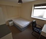 1 bed Room in Shared House - To Let - Photo 5