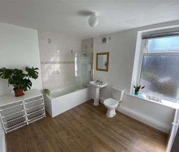 4 bedroom private hall to rent - Photo 4