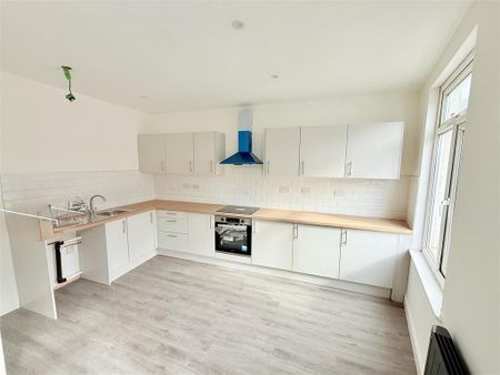 5 bedroom flat to rent - Photo 3
