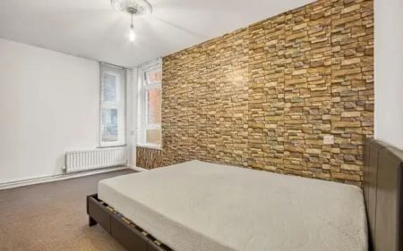 1 Bed 1 Bath - Photo 2