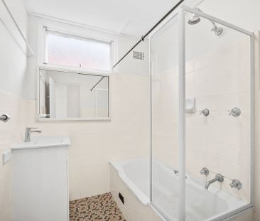 Freshly Updated Apartment in a Prime Coastal Location - Photo 2