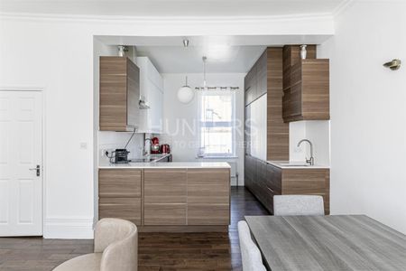 3 bedroom Flat To Let - Photo 4