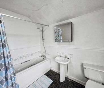 2 bedroom semi-detached house to rent - Photo 4