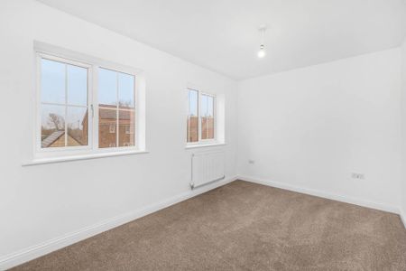 2 bedroom semi-detached house to rent - Photo 4