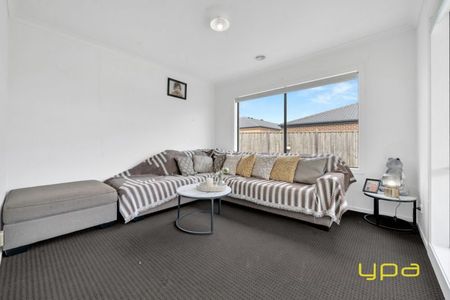 8 Verdant Drive, Clyde North - Photo 3