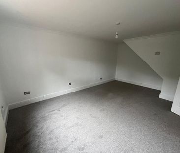 3 bedroom end of terrace house to rent - Photo 4
