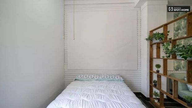 Room in a shared 3-bedroom apartment for rent in Aiora, Valencia, perfect for students and professionals - Foto 1