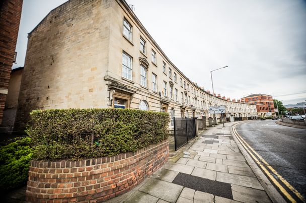 One Bedroom Flat to let in Reading Town Centre - Photo 1