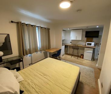 Studio to rent - Photo 1