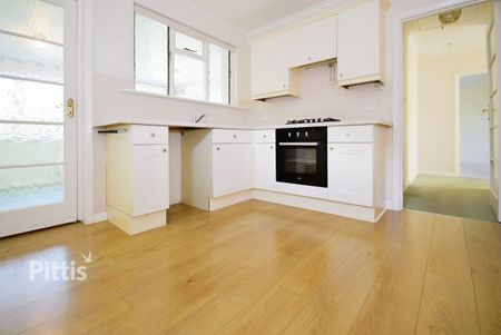 3 bedroom detached bungalow to rent - Photo 4