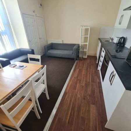 3 Bed - 129a Victoria Road, Hyde Park, Leeds - LS6 1DU - Student - Photo 2