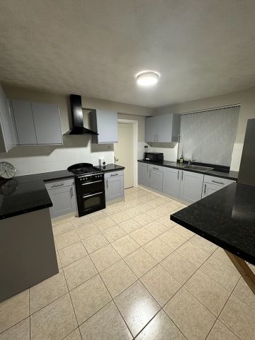 Room in a Shared House, Gorton Road, L13 - Photo 5
