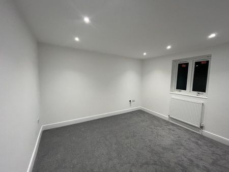 4 bedroom terraced house to rent - Photo 4