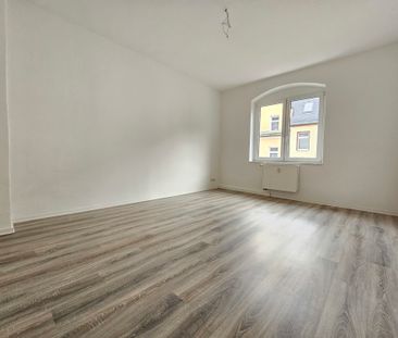 Renovierte Wohnung mit Balkon und Einbauküche - Photo 3