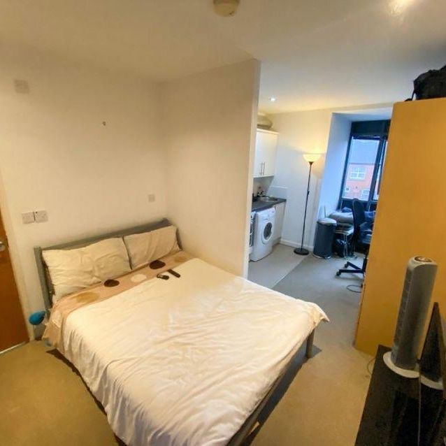 Studio to rent - Photo 1