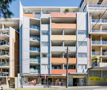 Modern Two Bedroom Apartment in Great Location - Photo 4