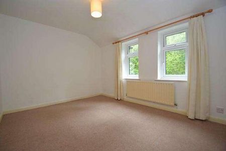 Bedroom Top Floor Apartment In Godalming, GU7 - Photo 2