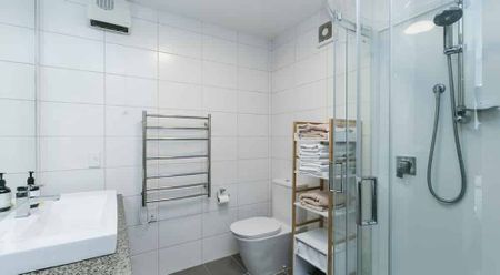 Three Bedroom, Two Bathroom, Kelburn - Photo 3