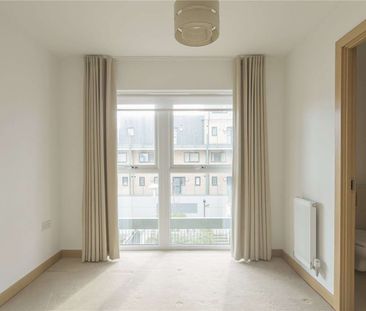 Modern two bedroom, two bathroom duplex apartment - Photo 3