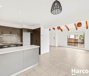 LOVELY HOME IN QUIET COURT LOCATION - Photo 3