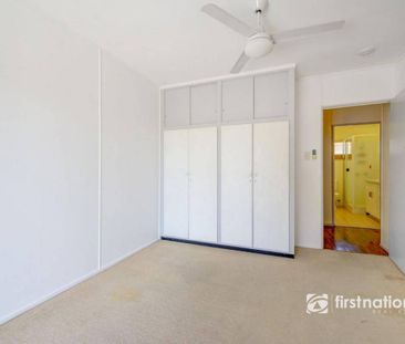 Central 2 bedroom townhouse - Photo 5