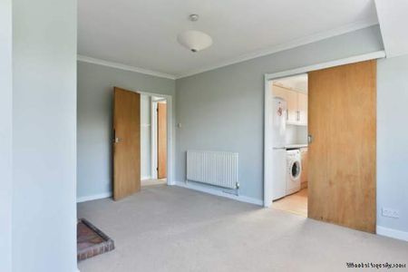 2 bedroom property to rent in Epsom - Photo 3