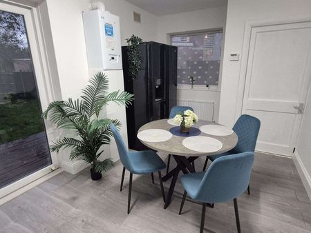 Bell Close Room 6 - Photo 2