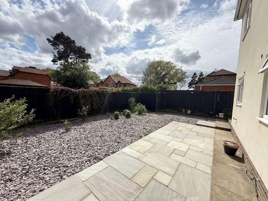 London Road, Binfield, RG42 - Photo 1