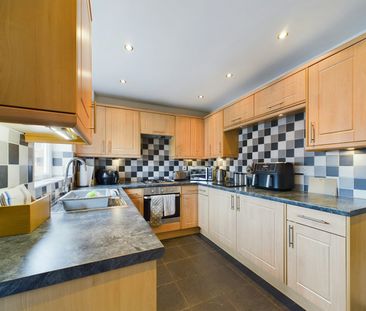 End of terrace house to rent on - Photo 3