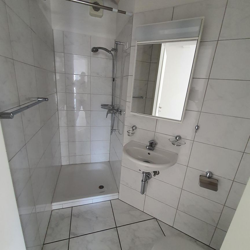 moderne 5 1/2-Zimmer-Duplexwohnung im Dorfzentrum - Photo 1