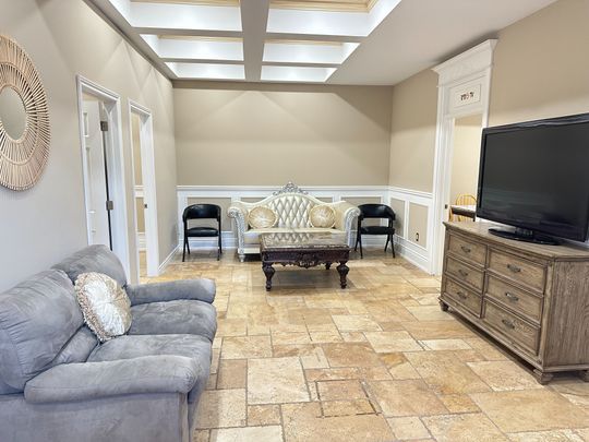 For Lease - 83 Elm Avenue, Richmond Hill, Ontario - Photo 1