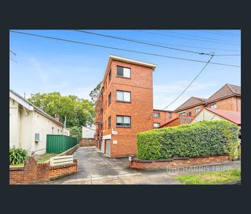 Bright & Airy Apartment in Ashfield - Photo 4