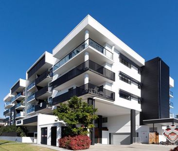 Stylish Two-Bedroom Unit in Prime Location - Photo 2