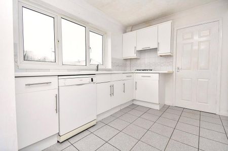 4 bedroom bungalow to rent - Photo 3