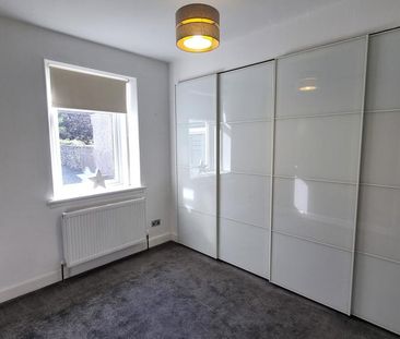 4 bedroom semi-detached house to rent - Photo 5