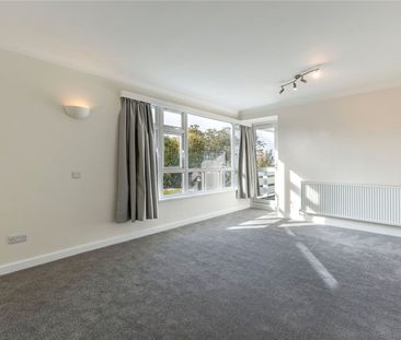 Chesterfield Court, Cranes Park, Surbiton, Surrey, KT5 flat to rent - Photo 2