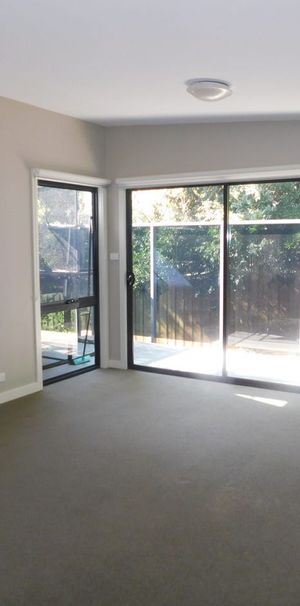 QUIET APARTMENT IN GREAT LOCATION - Photo 1