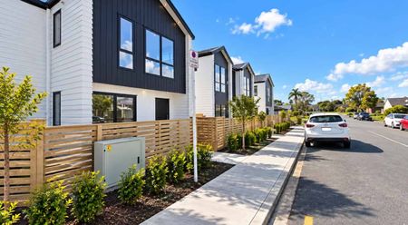 Brand New 3-Bedroom Townhouse, - Photo 5