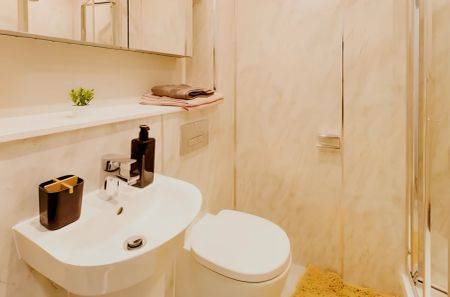 Gold En-suite - Photo 2