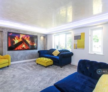 6 bedroom detached house to rent - Photo 3