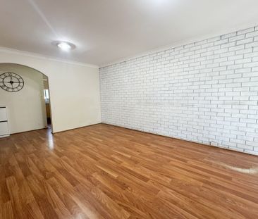 Bright & Spacious 3-Bedroom Townhouse in Prime Location - Photo 6