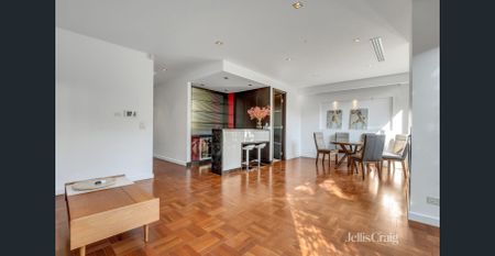Furnished Four-Bedroom Family Home with Direct City Views - Photo 3