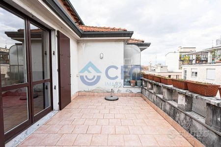 Attico / Mansarda di 130 m² con 4 locali a Milano - Photo 5